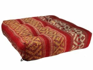 pouf kilim rouge saint valentin cadeau d'artisanat inédit